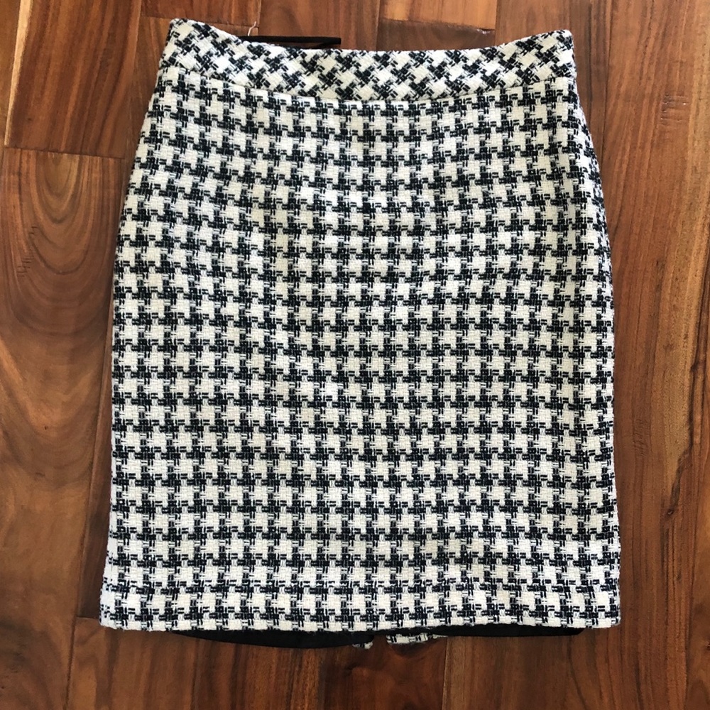 Jones Wear Houndstooth Wool Skirt, Black and white